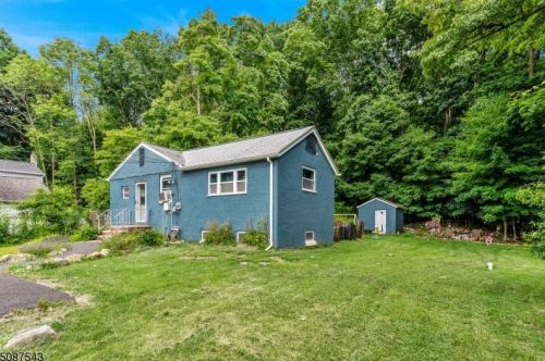 28 Coolidge Trl, Hopatcong, NJ 07843-1516