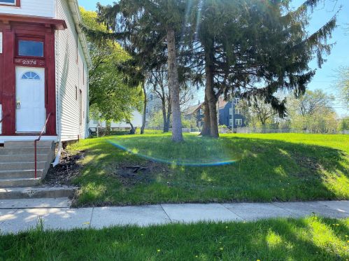 2374 Richards St, Milwaukee WI  53212-3322 exterior