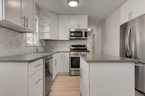 2959 Washtenaw Ave, Chicago IL 60645-3210 exterior