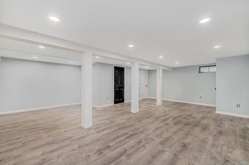 123 Clover St, Windsor CT 06095-3707 exterior