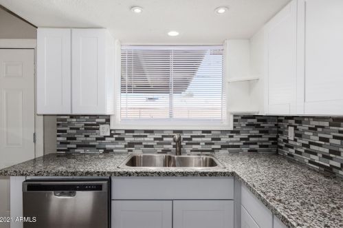 6110 Earll Dr, Phoenix AZ 85033-5841 exterior