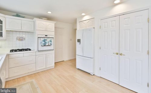 2076 Packard Ave, Huntingdon Valley PA 19006-6418 exterior