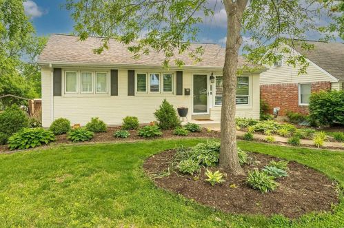 9717 Graystone Ter, Saint Louis, MO 63119-1105