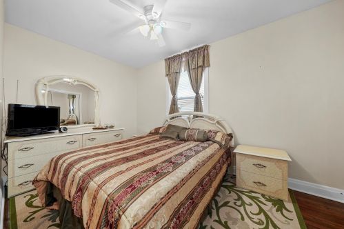 2943 Fairfield Ave, Chicago IL 60625-2719 exterior