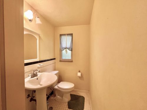 664 Crystal Dr, Pittsburgh PA 15228-2567 exterior