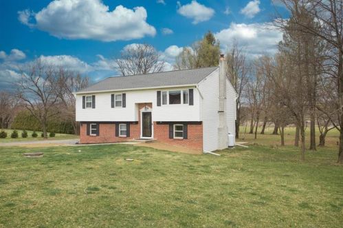 3837 Best Station Rd, Slatington, PA 18080-3828