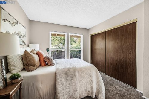 44 Rolling Grn Cir, Concord CA 94523-3266 exterior