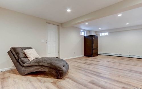 24 Vondran St, Huntington Station NY 11746-2548 exterior