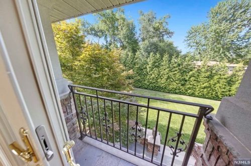 32 Lenox Ave, Demarest NJ 07627-2112 exterior