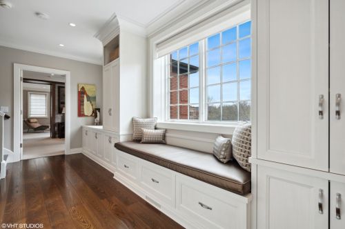 2900 Hermitage Ave, Chicago IL 60609-2733 exterior