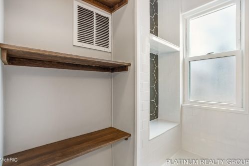 3013 Roosevelt Rd, Meskegon MI 49441-3905 exterior