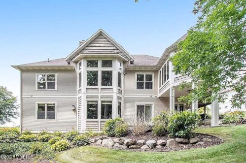 642 Chancellor Dr, Wyoming MI 49418 exterior