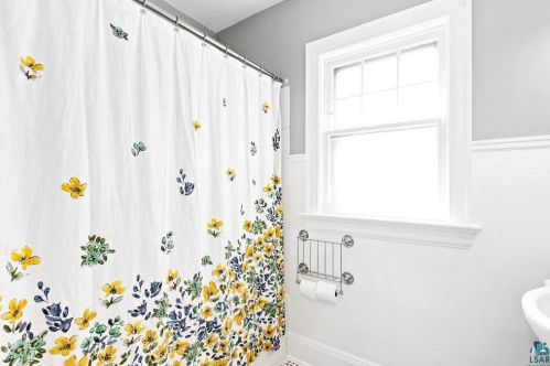 4425 Dodge St, Duluth MN 55804-1513 exterior