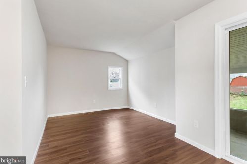 147 Gary Dr, Trenton NJ  08690-3145 exterior