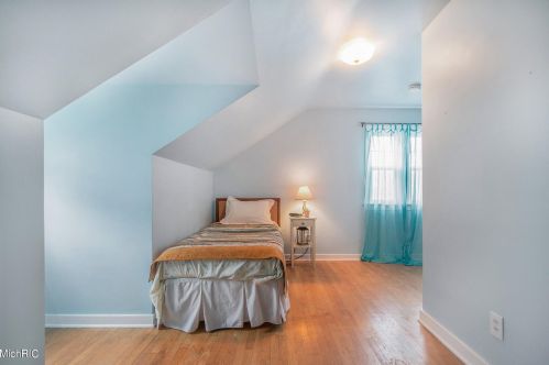 1401 Fremont Ave, Grand Rapids MI 49504-3017 exterior