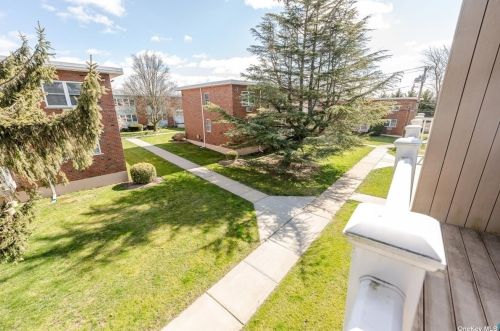 92 Farber Dr, Babylon NY  11704-5159 exterior