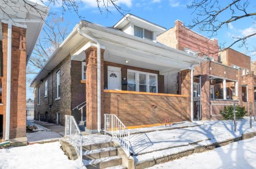 5730 Maplewood Ave, Chicago, IL 60659-5118
