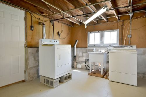 615 Saylor Ave, Elmhurst IL 60126-4305 exterior