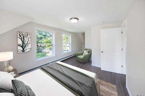 71 8 Ave, Huntington Station NY 11746-2210 exterior