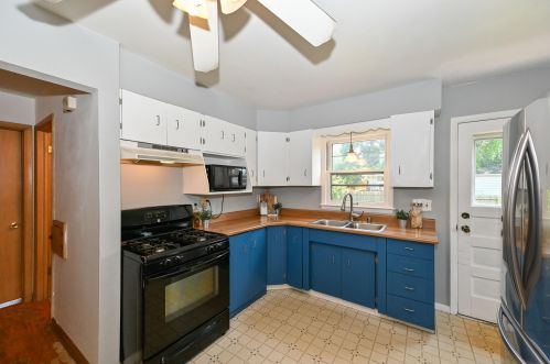 8224 52, Milwaukee WI 53223-3517 exterior