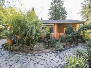 1377 Taylors Ferry Ct, Portland, OR 97219-4360