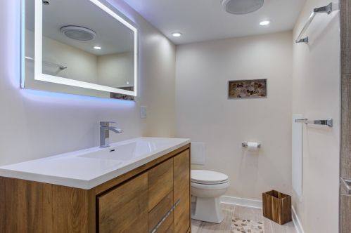 2959 Washtenaw Ave, Chicago IL 60645-3210 exterior