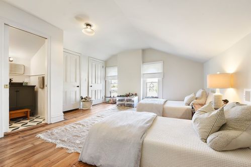 1426 Chateau St, Pittsburgh PA 15233-1242 exterior