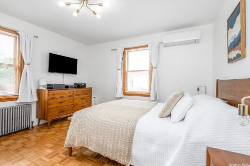 108 Fenimore St, Valley Stream NY 11580-3407 exterior