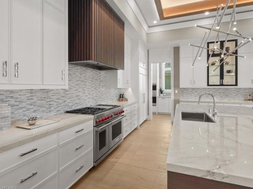 3841 Crayton Rd, Naples FL 34103-3528 exterior