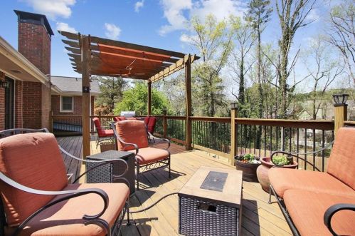 2852 Caraway Dr, Tucker GA 30084-2337 exterior