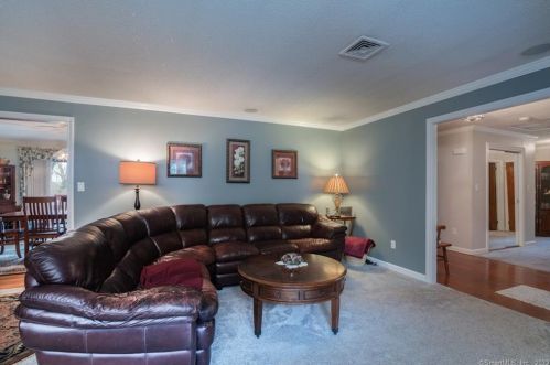 19 Frst Hl Dr, Farmington CT 06032-3016 exterior