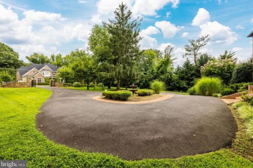 1326 Kirby Rd, Mc Lean VA  22101-2409 exterior