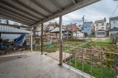 1626 Leolyn St, Pittsburgh PA  15210-3939 exterior