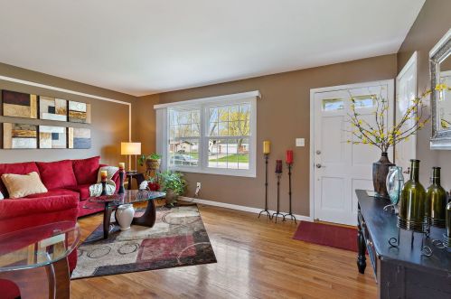 161 Berkshire Dr, Bull Valley, IL 60014-7731