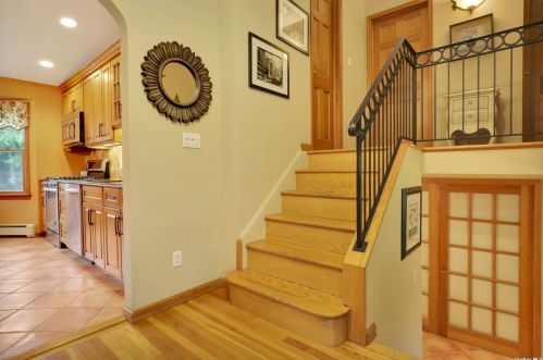 6 Cason Dr, Commack NY 11725-1909 exterior