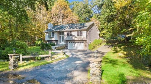 306 Silver Hill Rd, Derby, CT 06418-1128