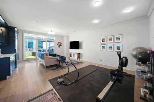 1630 Pr Ave, Chicago IL 60653-3207 exterior