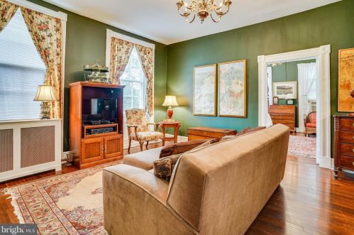 126 Fairfax St, Alexandria VA 22314-3331 exterior