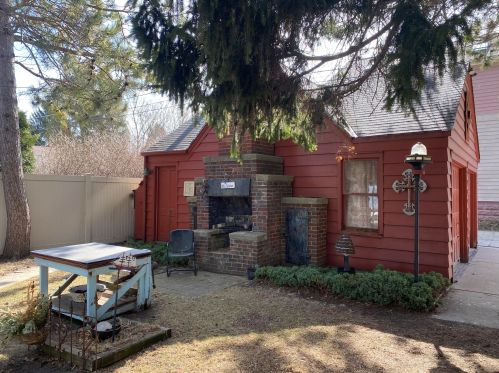 2751 Shr Dr, Milwaukee WI 53207-3007 exterior