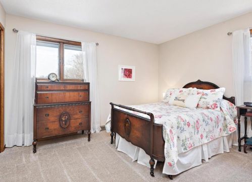 5934 Main St, Maple Plain MN 55359-9359 exterior