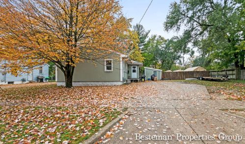 1631 Huizenga St, Meskegon MI  49442-5939 exterior