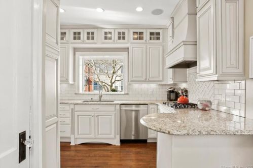 32 Myrtle St, Norwalk CT 06855-1315 exterior