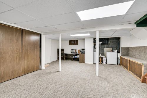 11 Falcon Dr, Edison NJ 08820-2759 exterior