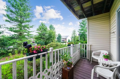 27 Joseph Dr, East Hanover NJ 07936-3579 exterior