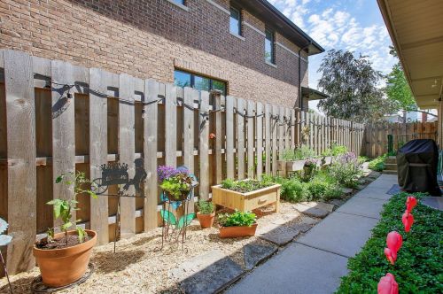 860 Linden Ave, Elmhurst IL 60126-5312 exterior