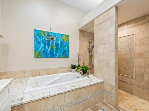 5751 Persimmon Way, Naples FL 34110-2320 exterior