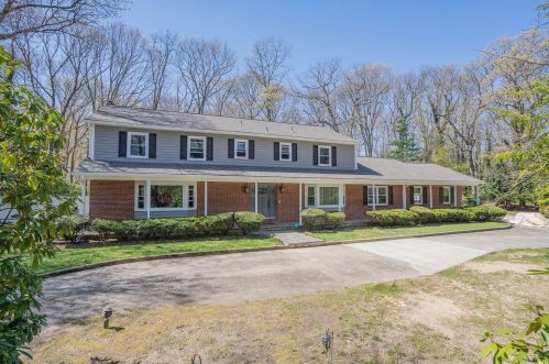 16 Clayton Dr, Huntington Station, NY 11746-5517