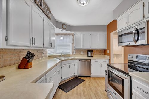 4406 Van Beck Ave, Milwaukee WI 53207-4458 exterior