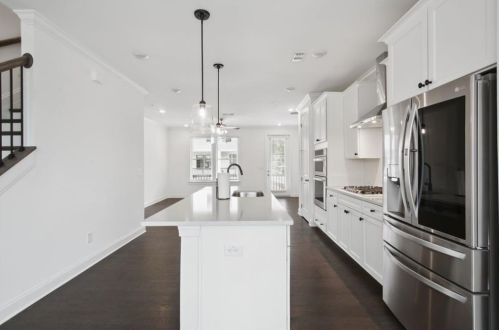 6607 Beacon Dr, Atlanta GA 30328 exterior