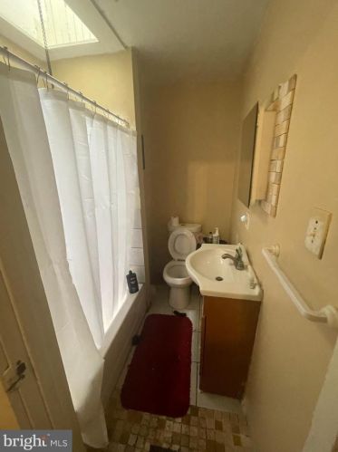 1110 White St, Chester PA 19013-6429 exterior